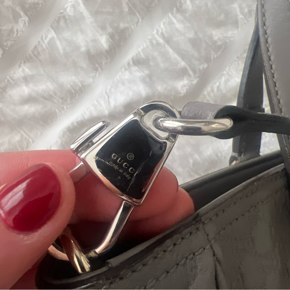 Gucci Embossed Gray Leather Shoulder Bag - Picture 4 of 10